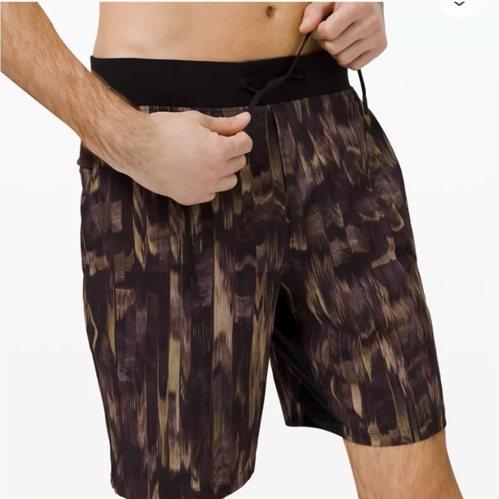 lululemon athletica Men's Patterned Black & Brown Athletic Shorts